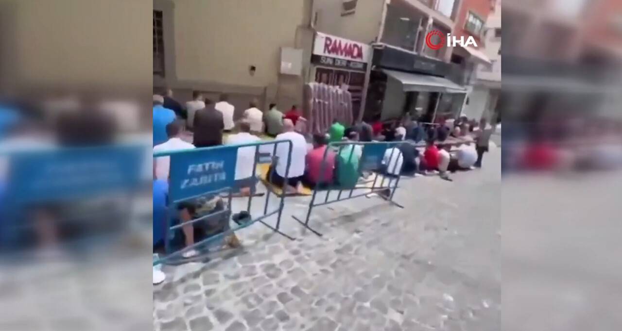 Cuma namazı kılan vatandaşları küfür edip videoya çekti! İstenen ceza belli oldu