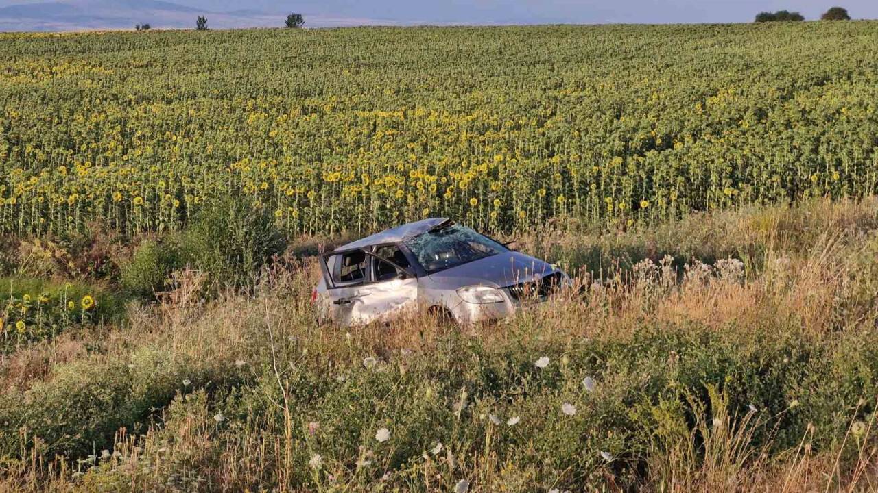 Takla atan otomobil tarlaya uçtu: 2 ölü, 2 yaralı