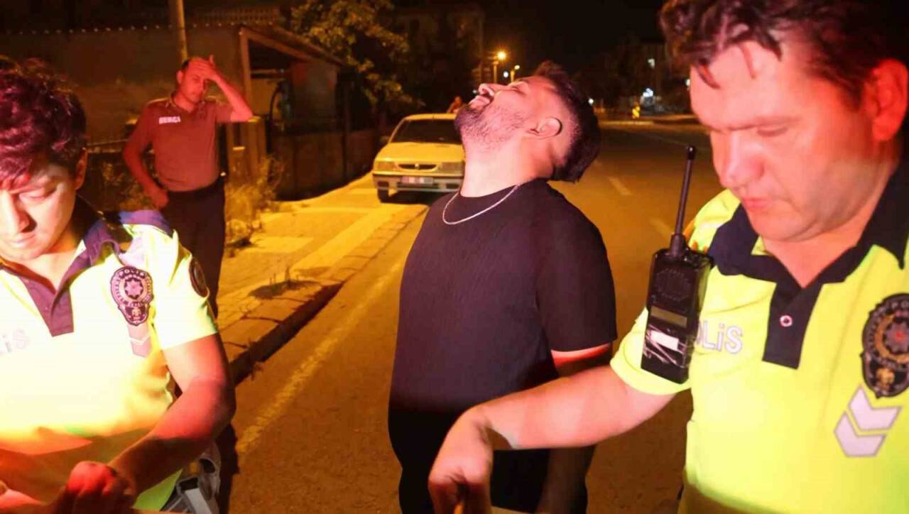 Ceza yiyince espri yapıp gülerek “Oh” çekti