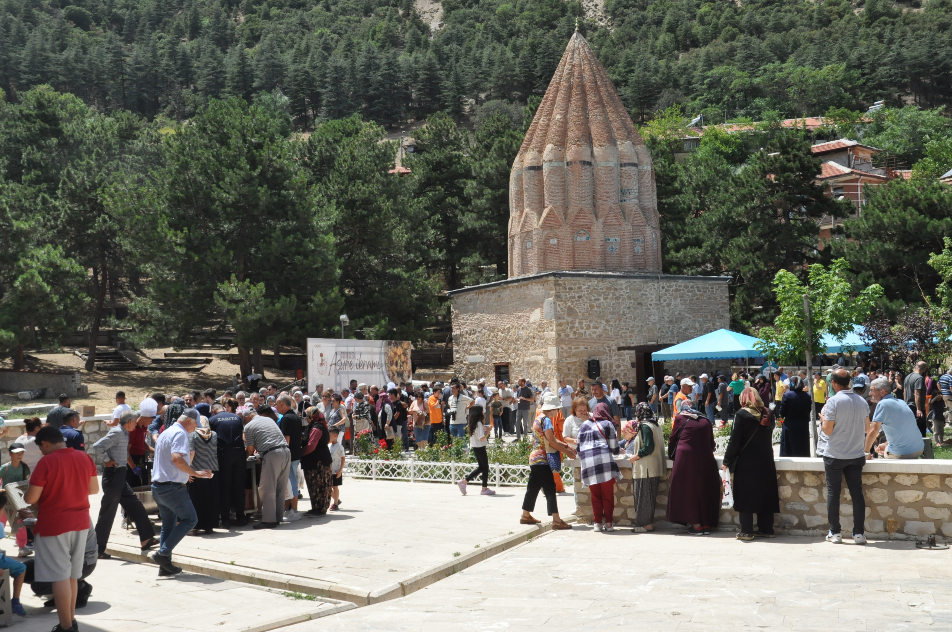 Konya'nın ilçesinde 2 bin kişilik aşure etkinliği