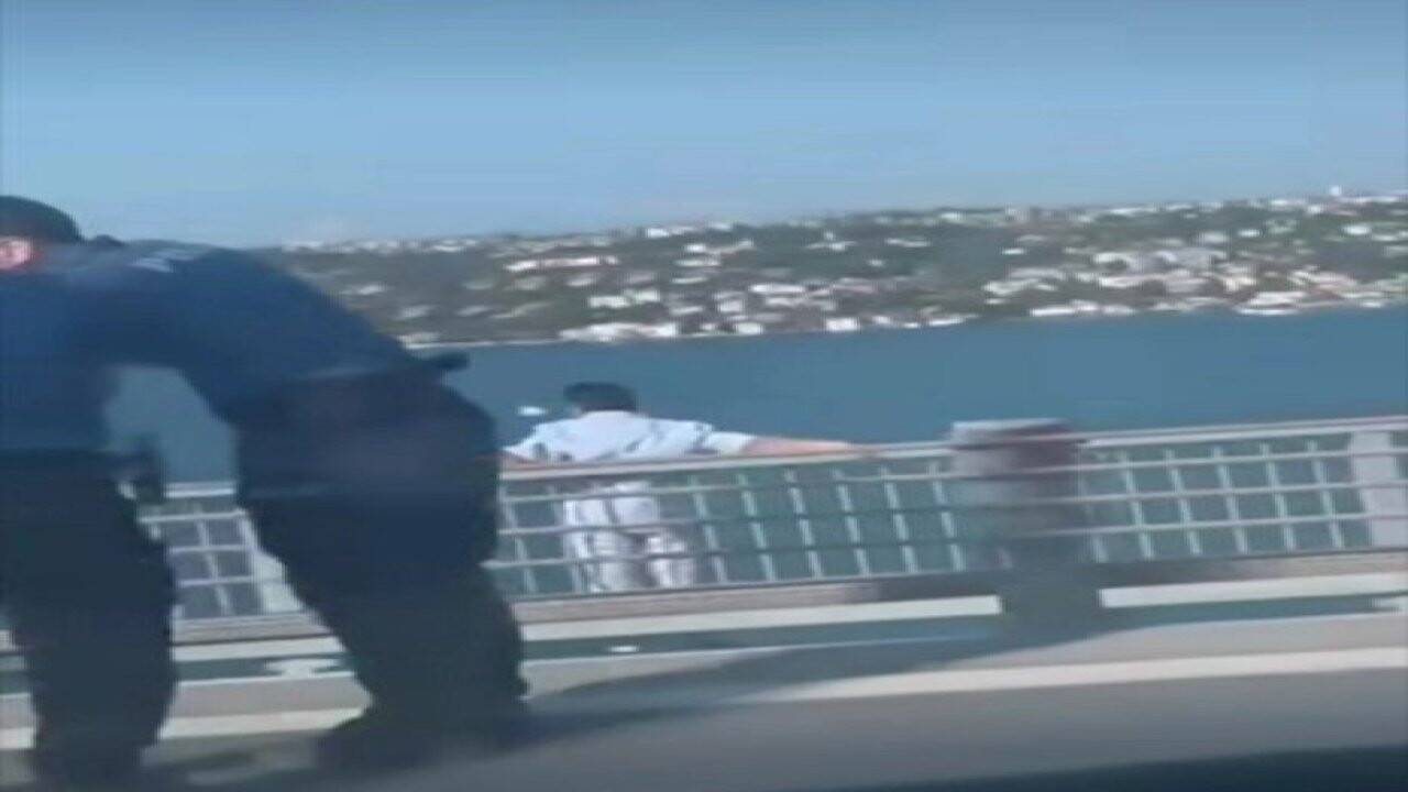 Korku dolu anlar! 15 Temmuz Şehitler Köprüsü üstünde intihar etmek istedi