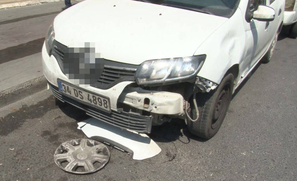 Motosikletli alkollü gençler önce araca ve direğe çarptı: 1 ölü, 1 yaralı