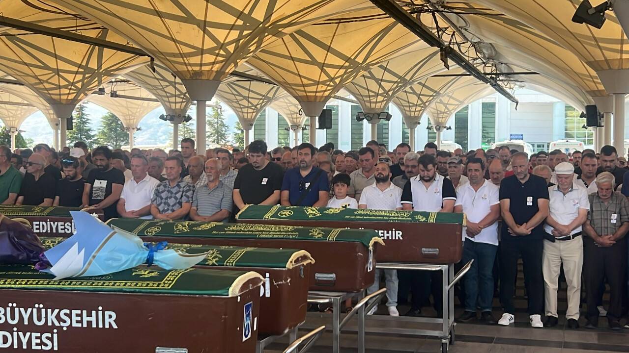 Oyuncu Kökkaya son yolculuğuna uğurlandı