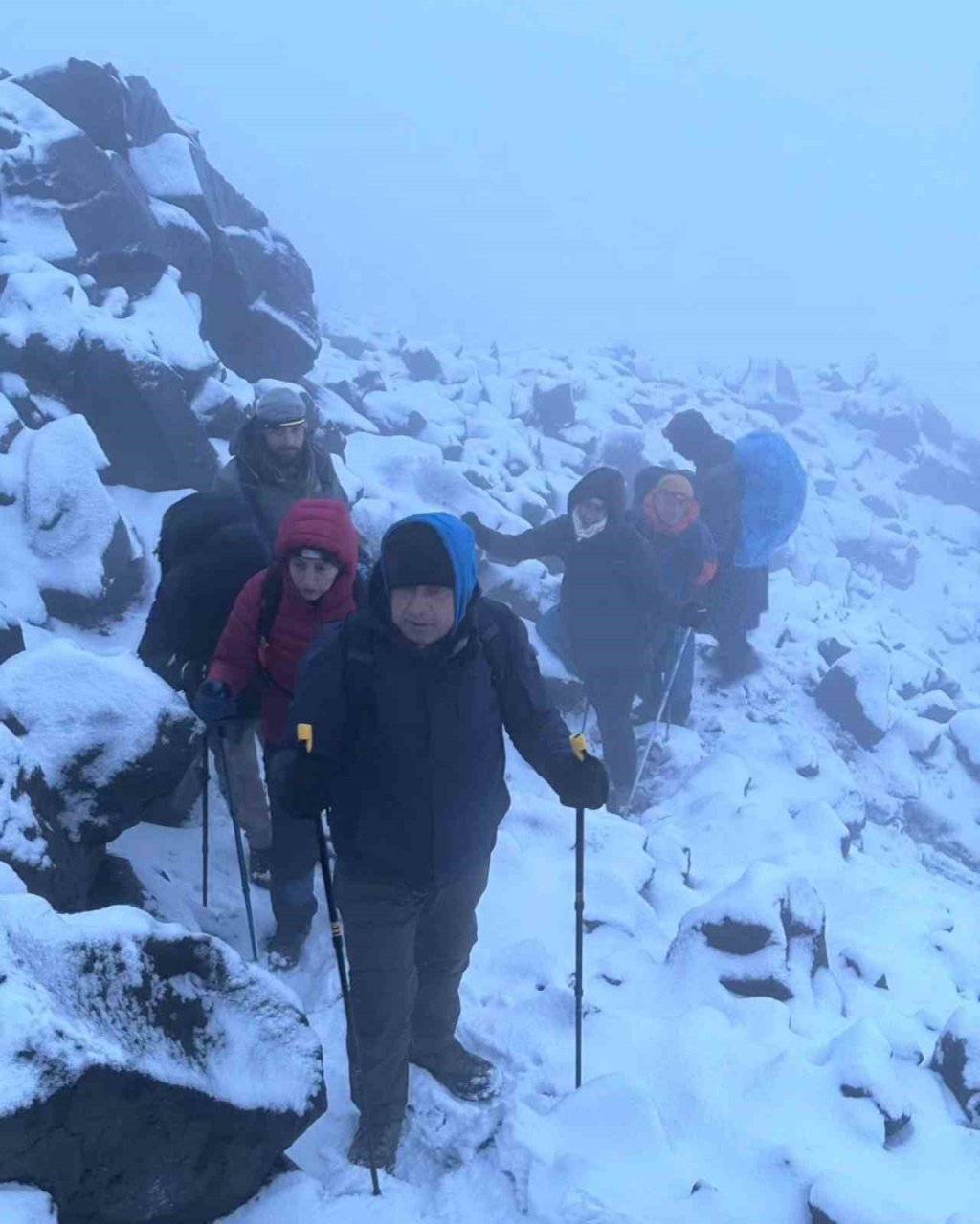 Ağrı dağına zirve tırmanışı yapan dağcılar donarak öldü