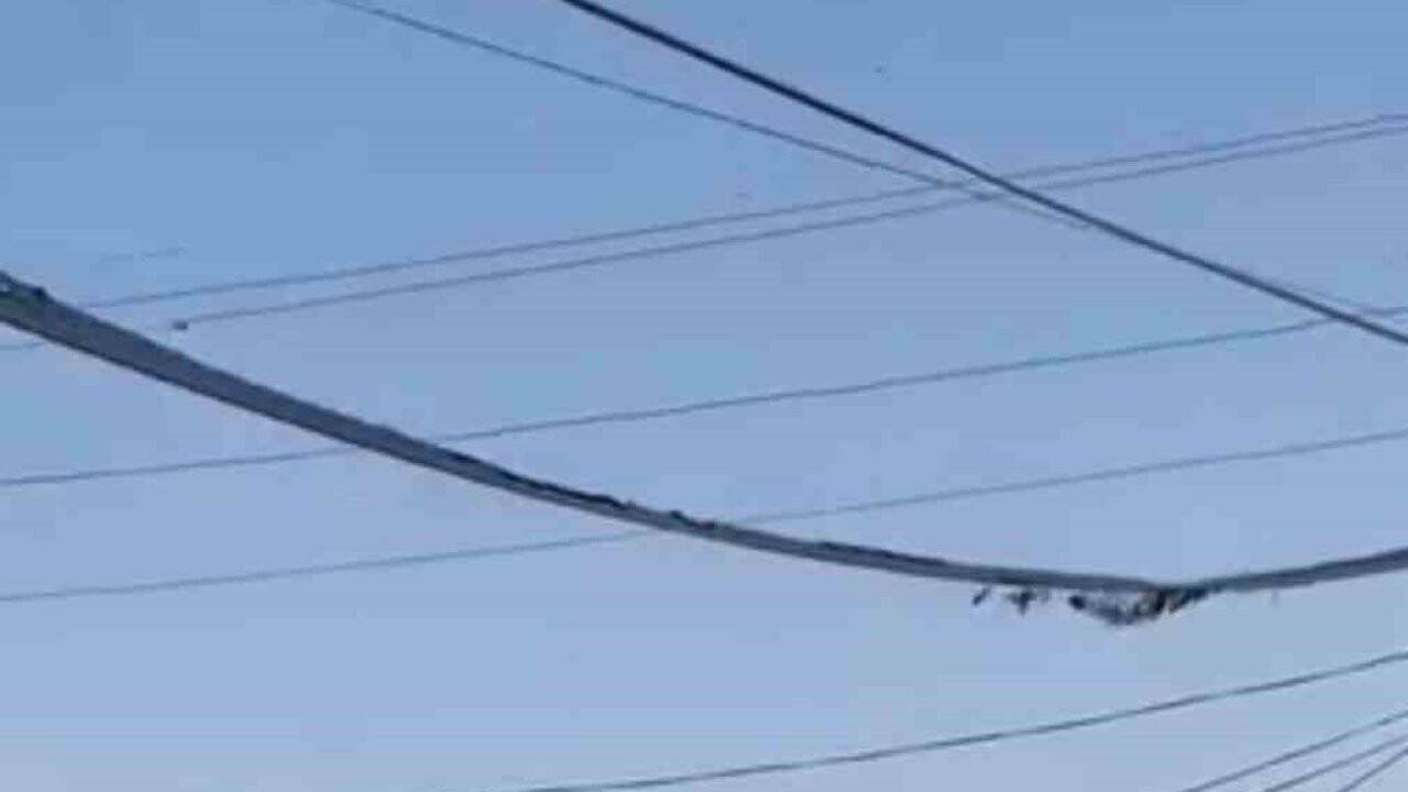 Mardin’de sıcaklardan elektrik telleri eridi