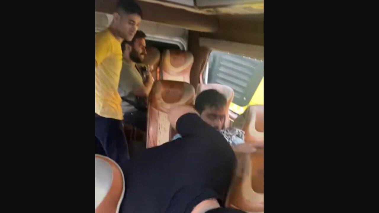 İETT otobüsü 3 araca çarptı: 3 yaralı