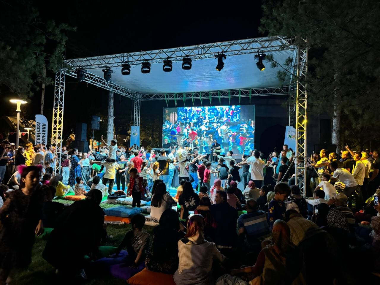 Karapınar'da  vatandaşlara türkü ziyafeti