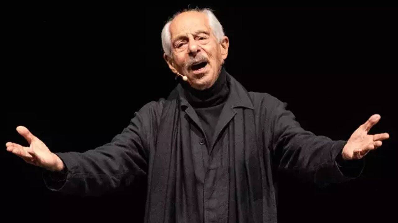 Usta oyuncu Genco Erkal hayatını kaybetti