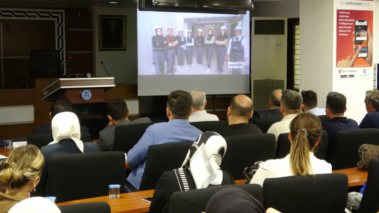 Konya'da TOBB projesiyle inşaatta ustalık ve işçilik eğitimi alan kadınlara sertifika verildi