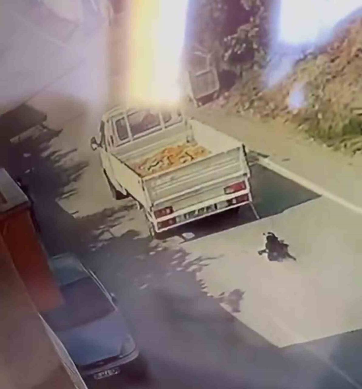 Kamyonetin arkasında sürüklenen köpeğin sahibi gözaltına alındı