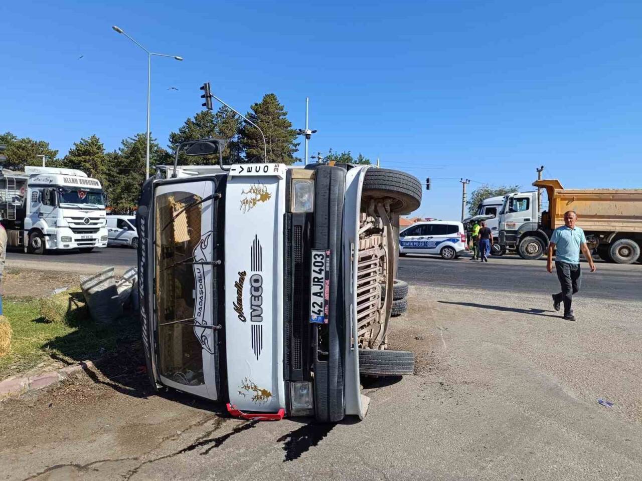 Konya’da kamyonet ile kamyon çarpıştı: 3 yaralı