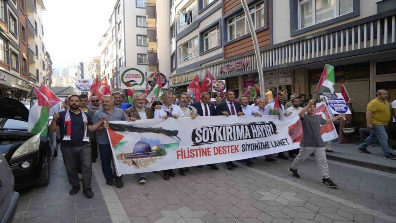 Gümüşhane’de yüzlerce kişi Filistin için yürüdü
