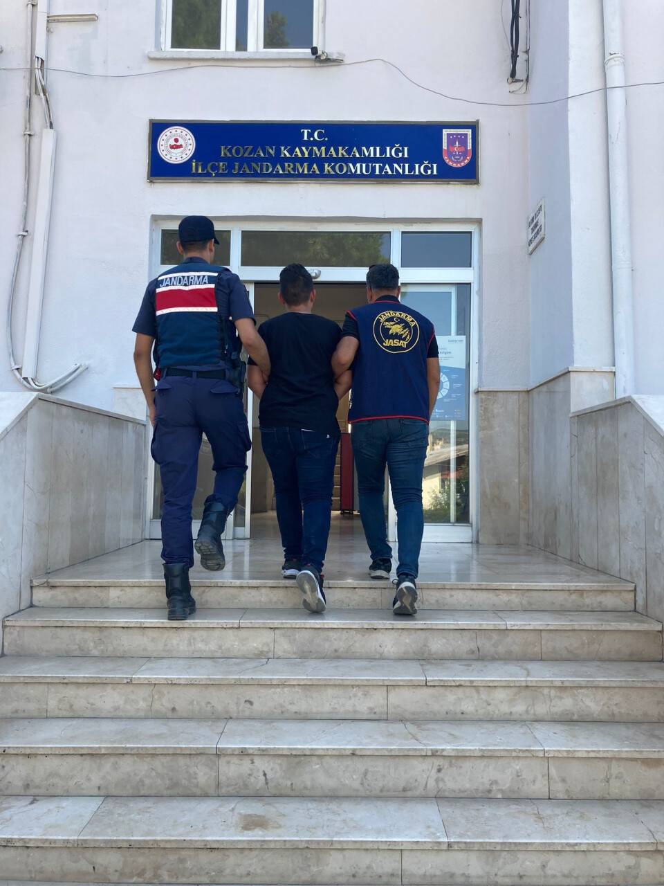 Koyunları çalıp sattı, eğlence mekanında yakayı ele verdi