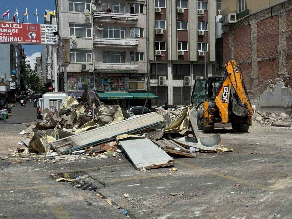 Uluslararası Emniyet Otogarı’nda yıkım: Esnaf İBB’ye tepki gösterdi
