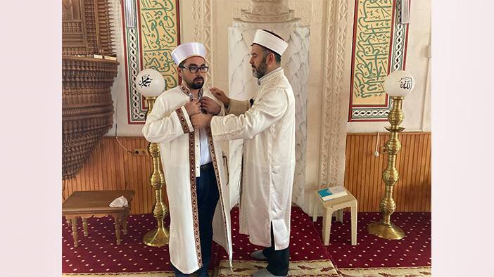 Yalıhüyük Müftüsü cübbe giydi
