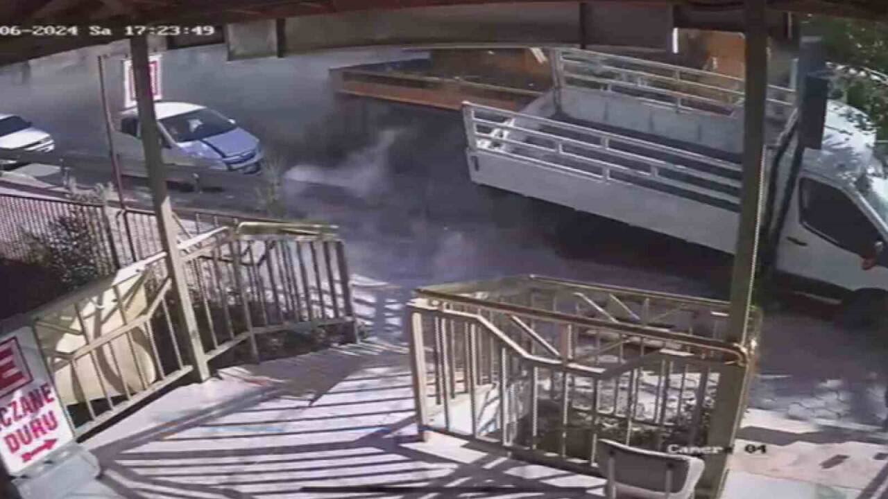 Freni patladı 6 aracı biçti: Son anda ölümden döndü (VİDEOLU)