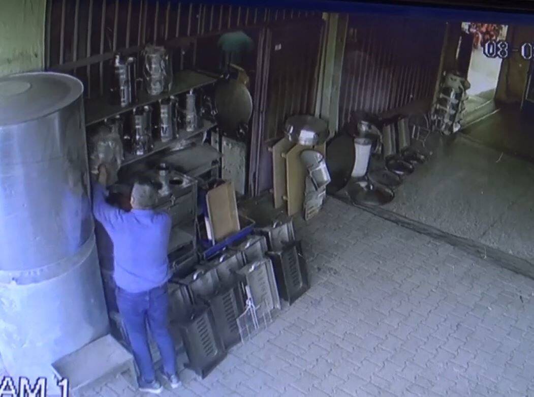 İlginç dolandırıcılık kamerada: Daha önce almış gibi iade ederek parasını aldı