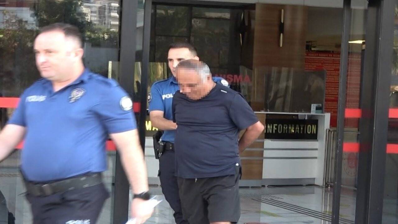 Öğrencilerinin uygunsuz görüntülerini çektiği iddia edilen satranç eğitmeni tutuklandı