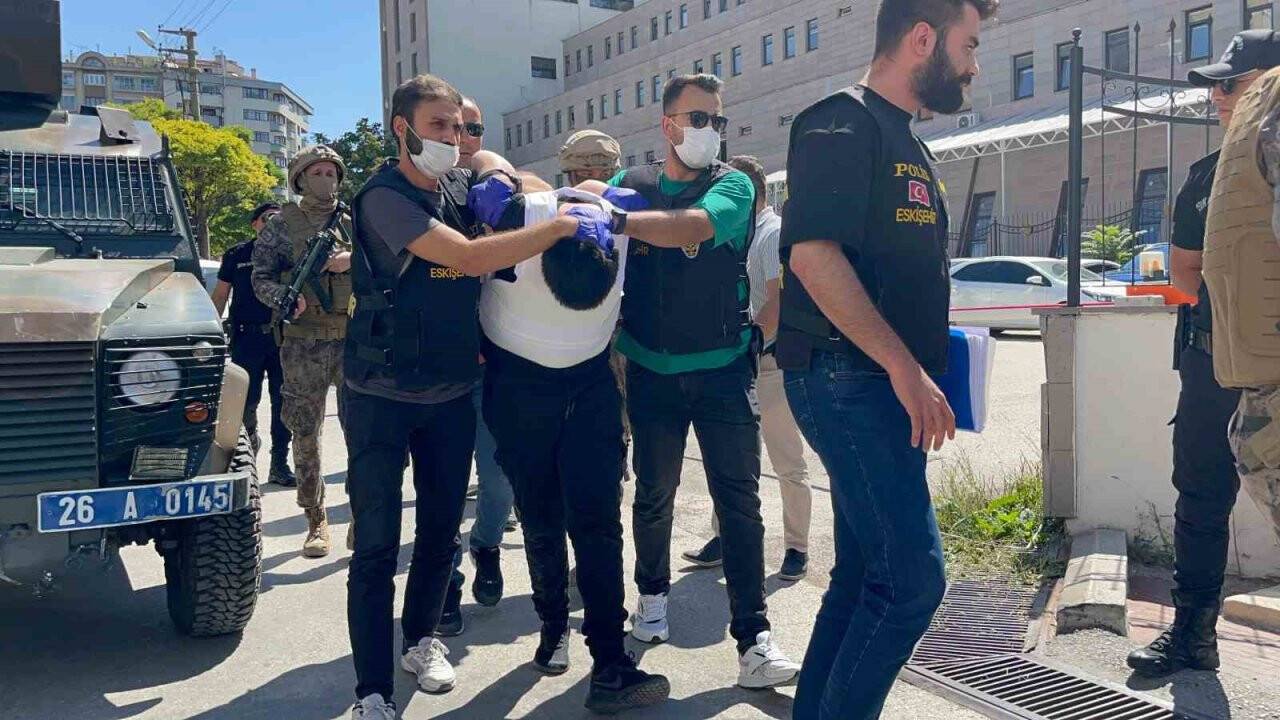 Bıçakla 5 kişiyi yaralayan maskeli saldırgan tutuklandı!