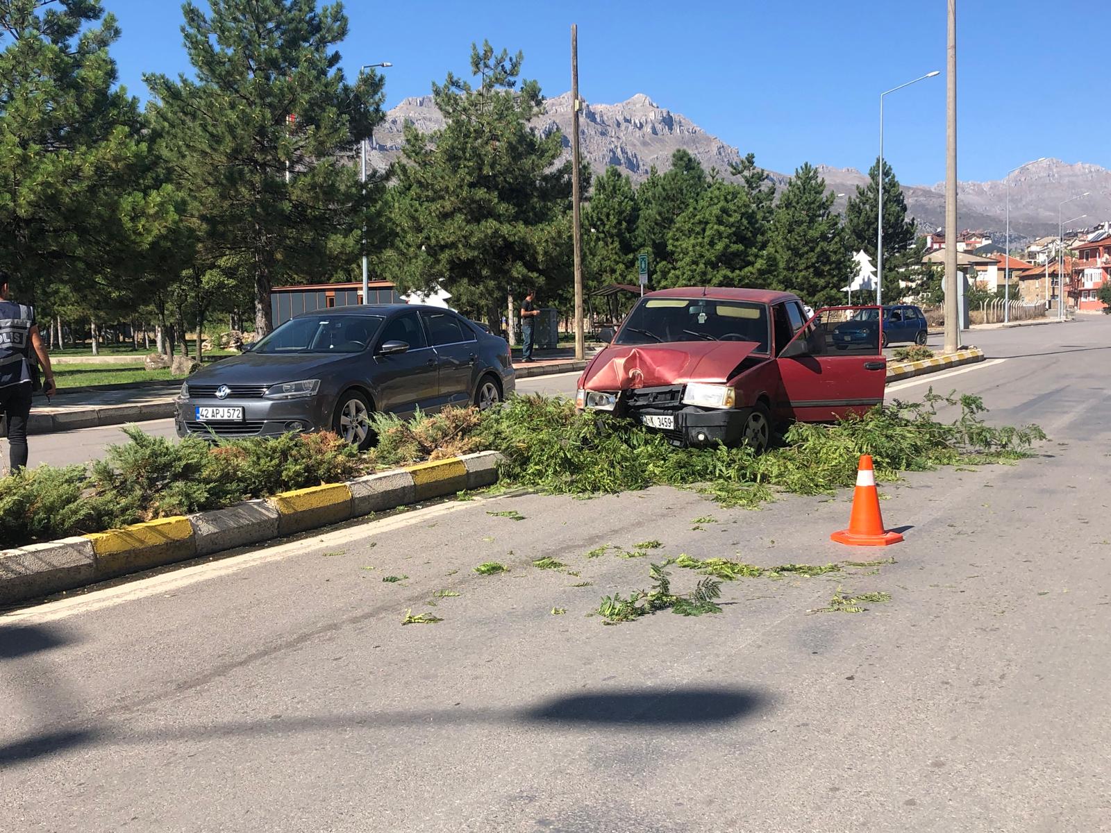 Seydişehir'de trafik kazası: 3 kişi yaralandı