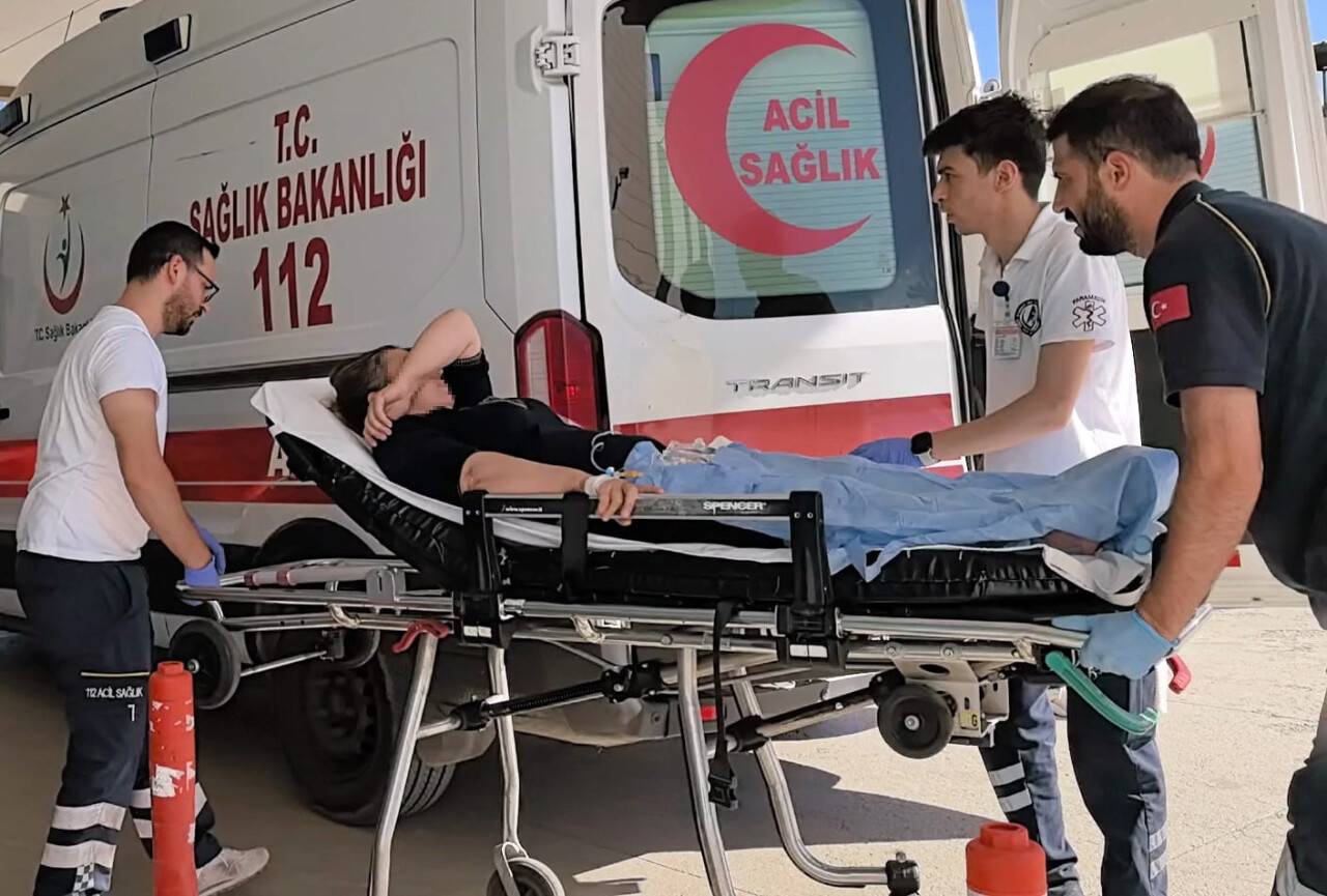 Kaynar salça kazanı devrildi, 4 kişi yaralandı