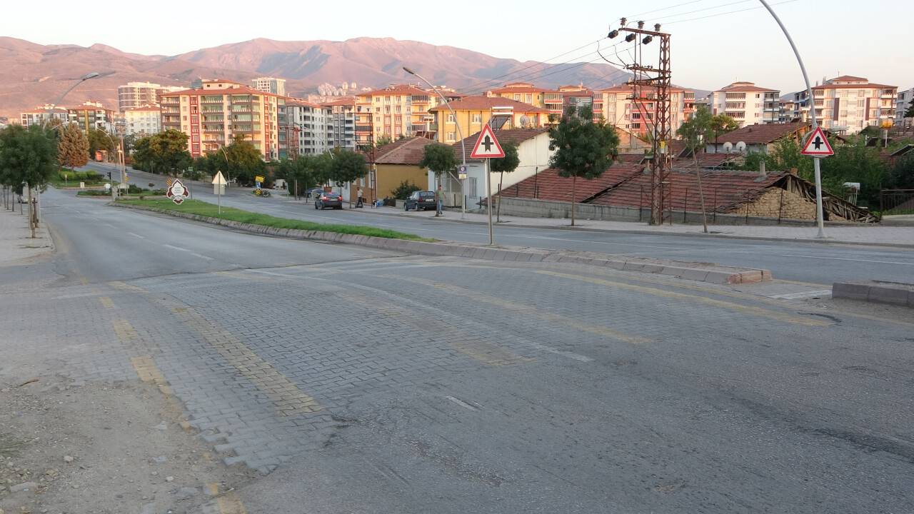 Araçları uçuran kasisler sürücülere zor anlar yaşatıyor