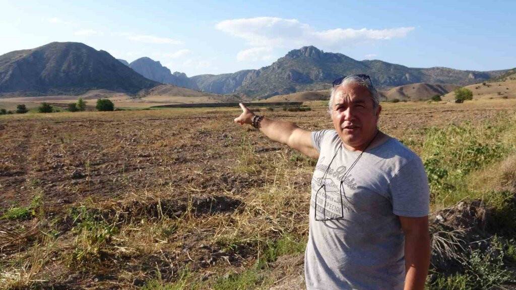 İnsan siluetine benzeyen dağ dikkat çekiyor