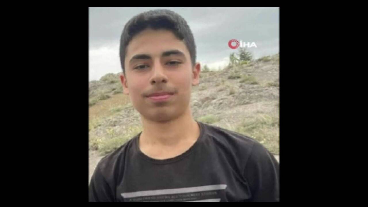 17 yaşındaki saldırgan önüne geleni bıçakladı