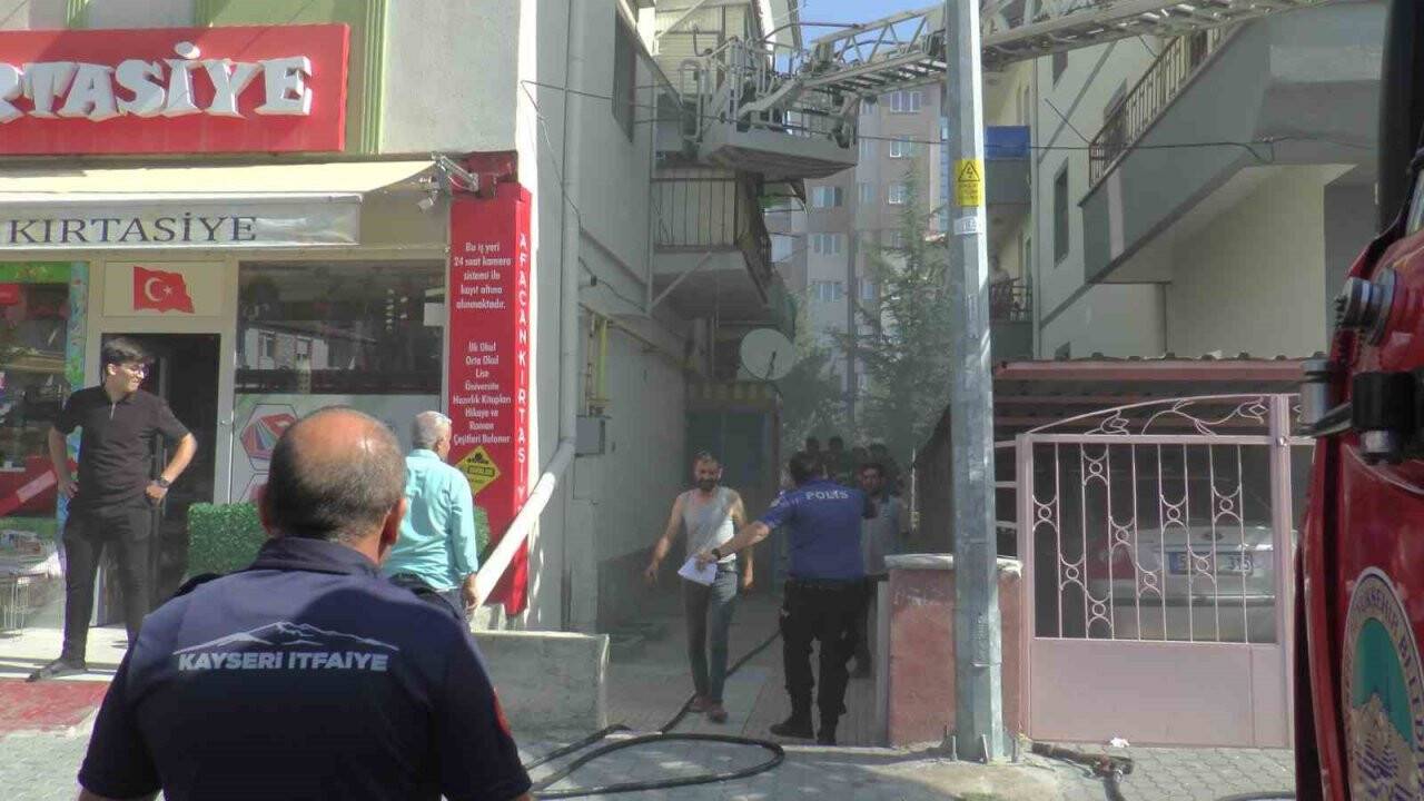 Kayseri'de annesiyle tartışan genç, evi ateşe verdi