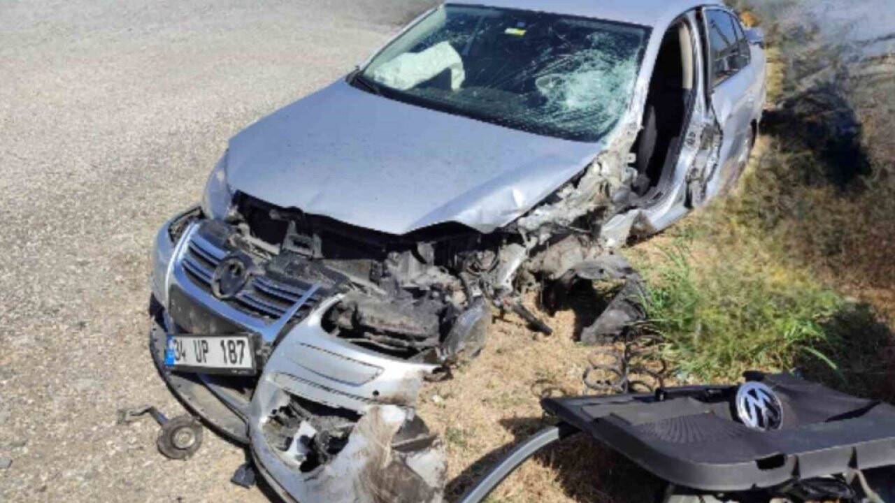 Edirne'de hafif ticari araç ile otomobil çarpıştı, kazada 6 kişi yaralandı