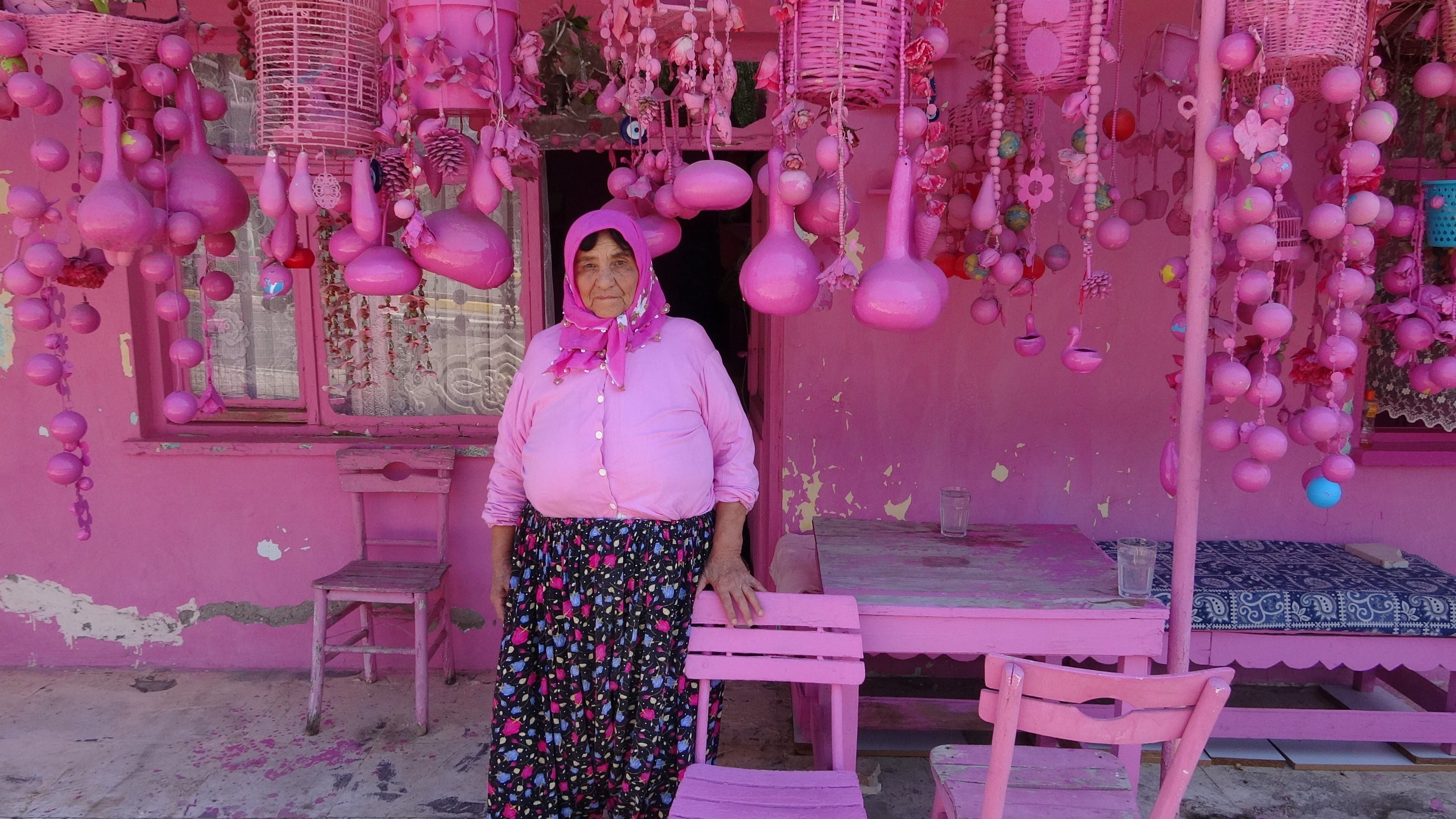 Herşeyi tamamen pembe: Öldükten sonra da pembeyle ilgili bir hayali var