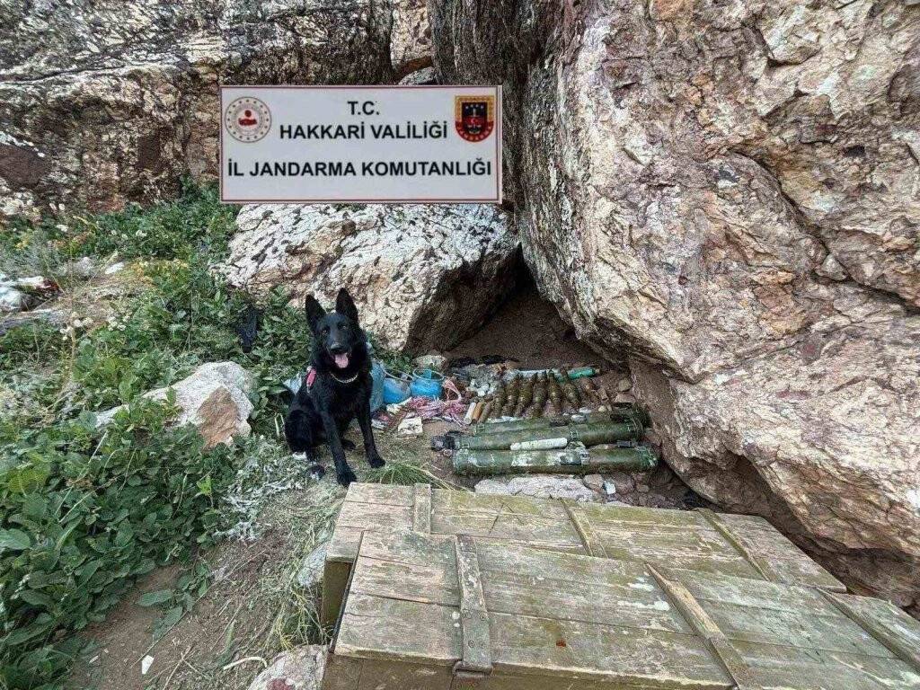 Hakkari’de 2 katlı sığınakta mühimmat ele geçirildi