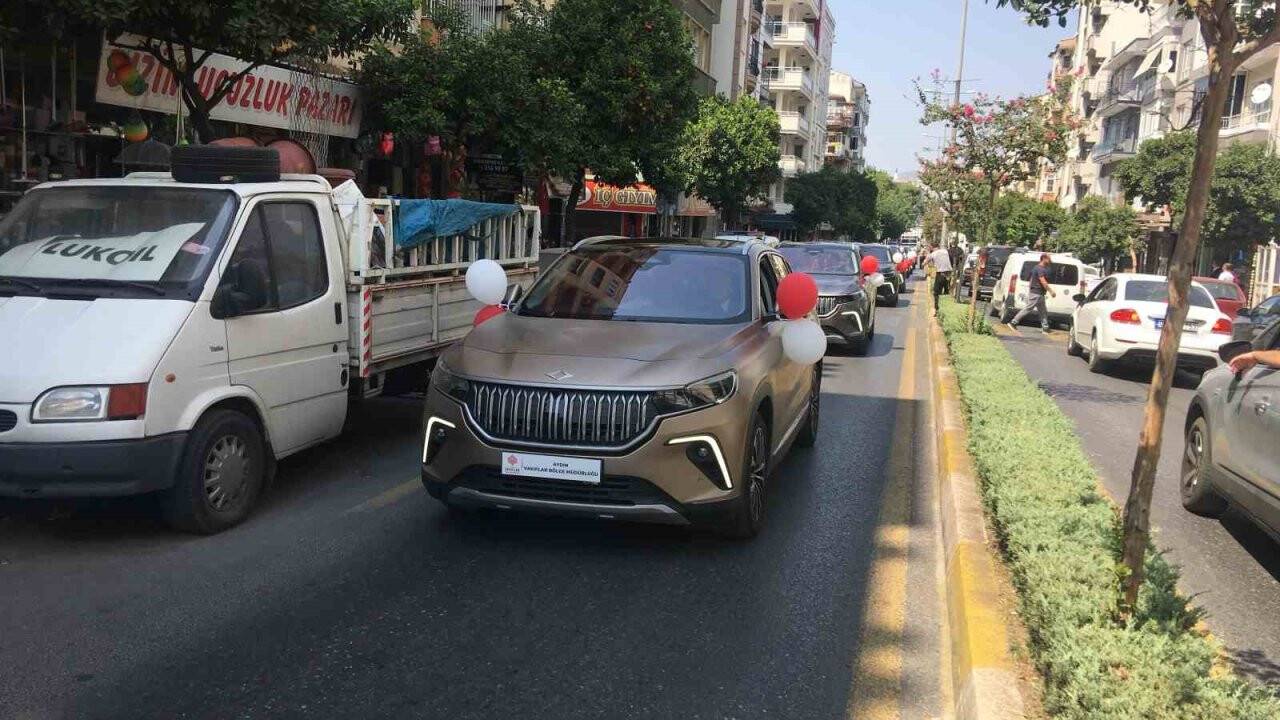 Sünnet çocukları TOGG ile şehir turuna çıktı