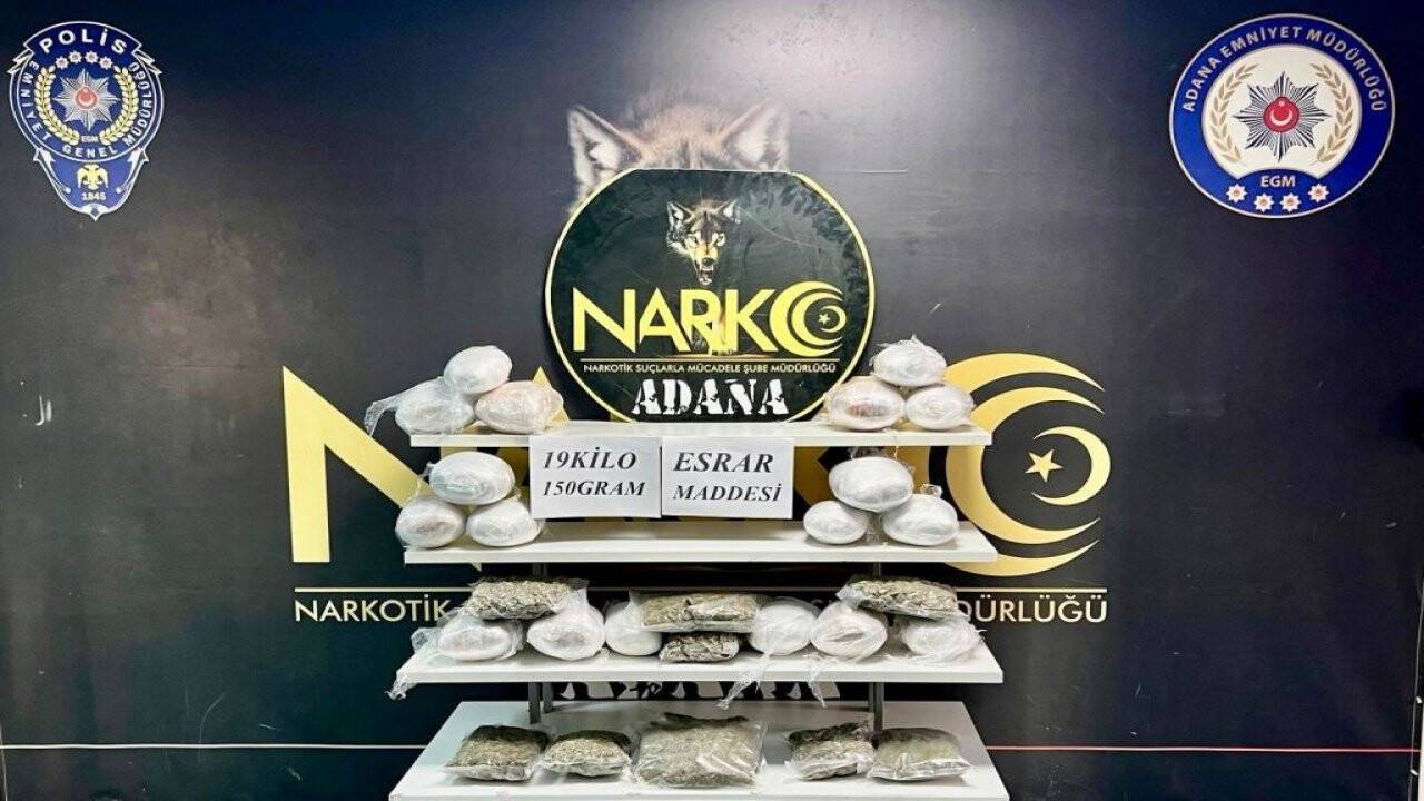 Seyir halindeki araçta 19 kilo 150 gram esrar bulundu