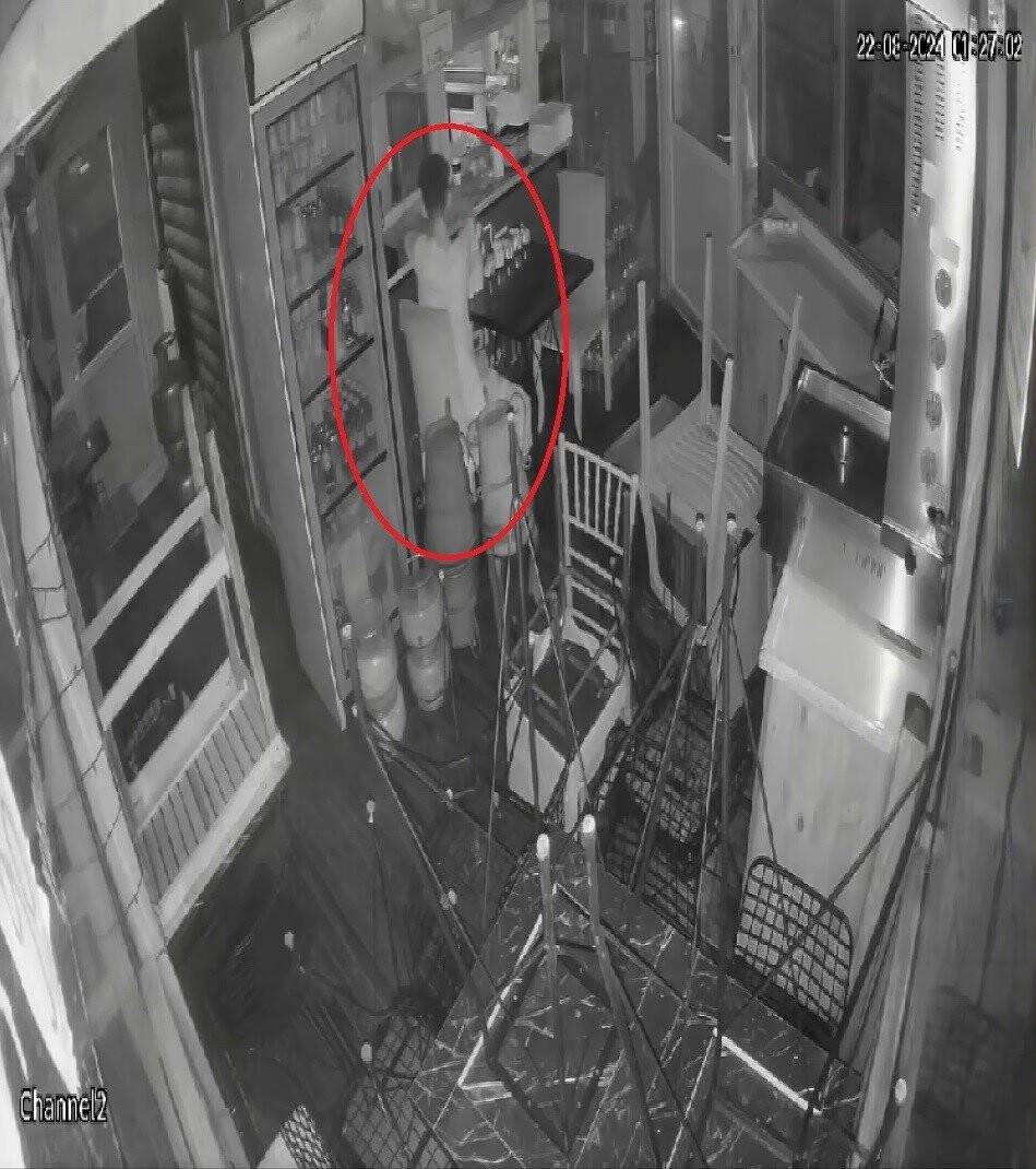 3 gün boyunca aynı dükkana giren hırsızlar pes dedirtti!