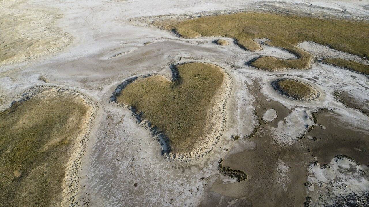 Tuz Gölü'nde şaşırtan görüntü!