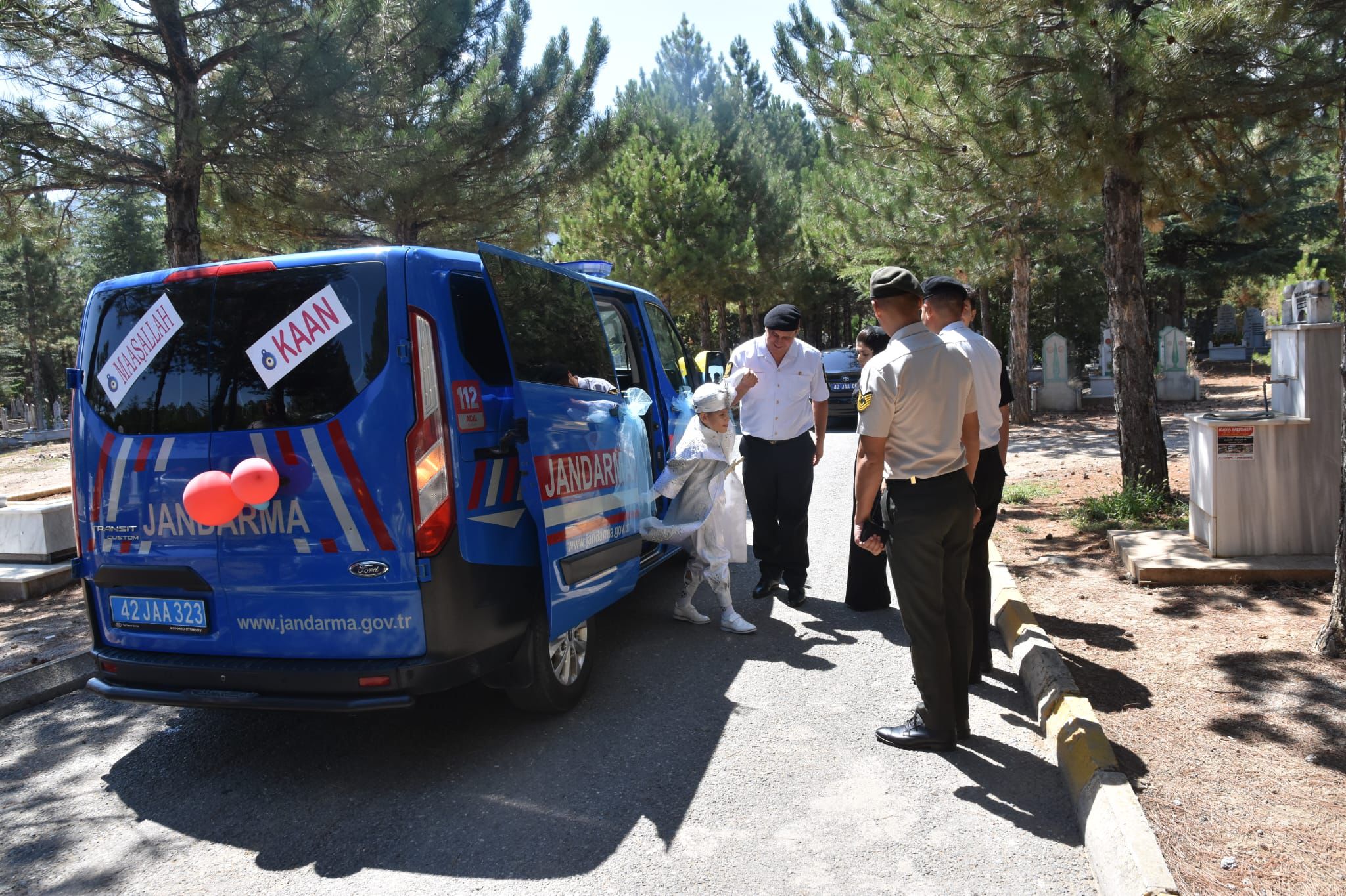 Konya'da jandarma aracı şehit oğlunun sünnet arabası oldu