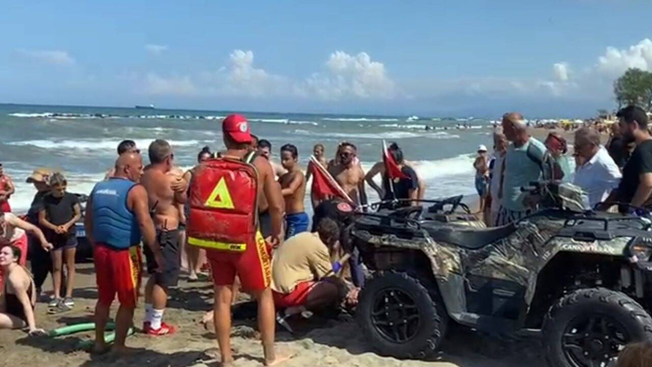 Yasağa rağmen denize girdiler: 4 kişi ölümün kıyısından alındı