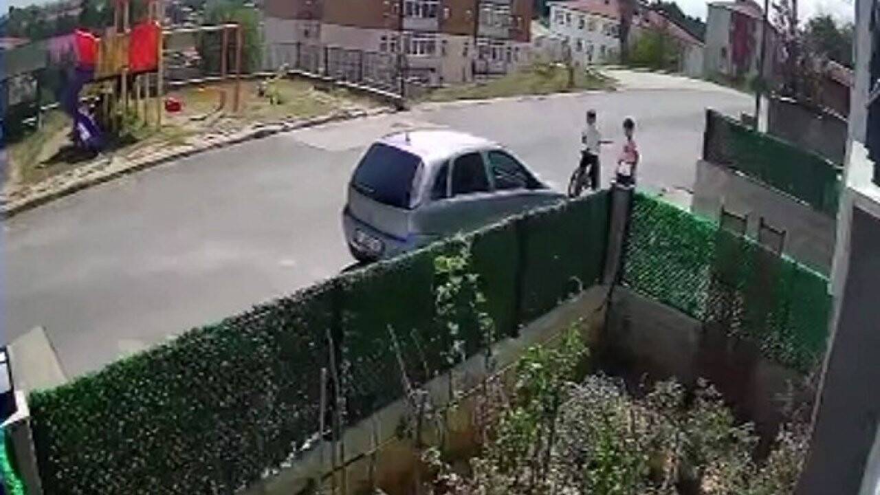 Çocuğuyla kavga eden 12 yaşındaki arkadaşını otomobille ezen kadın tutuklandı