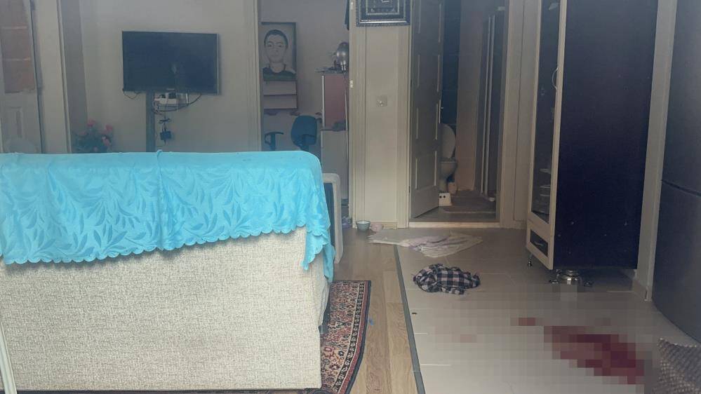 Kan donduran olay: Babasını öldürdü, annesini ağır yaraladı