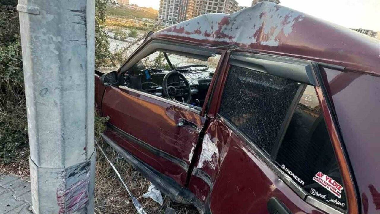 Hurdaya dönen araçtan yaralı olarak çıkarıldılar