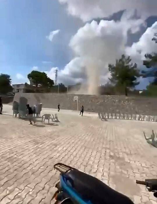 Bursa’da hortum paniği yaşandı (VİDEOLU)