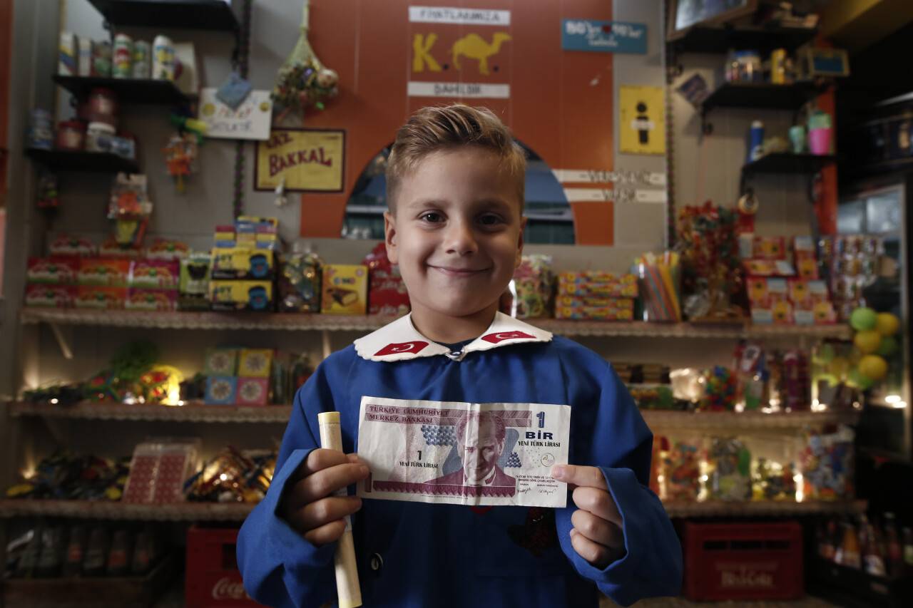 Bu bakkalı ziyaret edenler 90’lara gidiyor