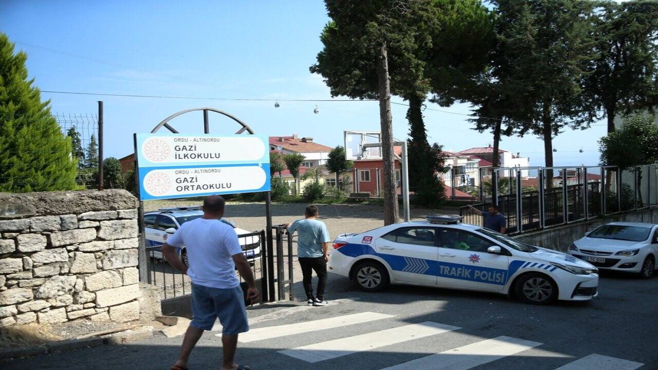 Öğretmenin okul bahçesinde aracıyla çarptığı 7 yaşındaki öğrenci kurtarılamadı