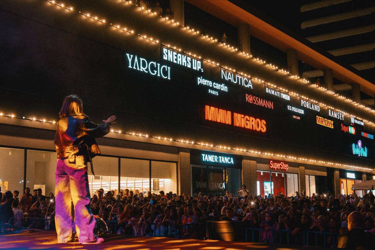 Enntepe AVM'de rengarenk 1. yıl coşkusu