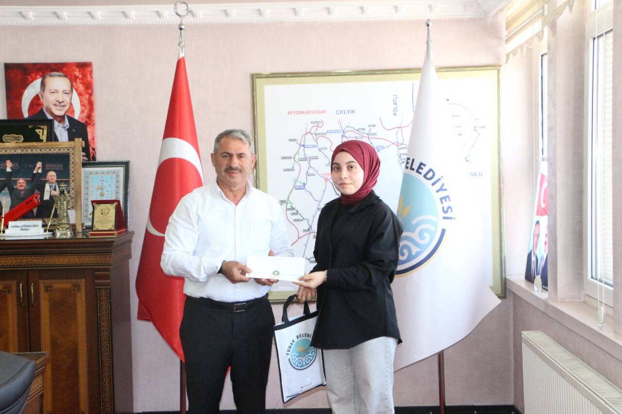 Yunak'ta dereceye giren öğrenciler ödüllendirildi