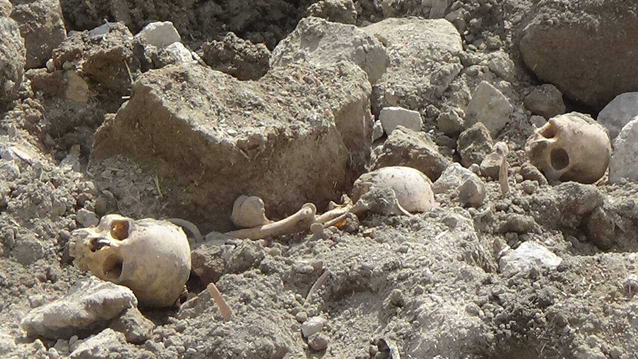 Konya'da yıkım çalışması yapılan alandan iskeletler çıktı