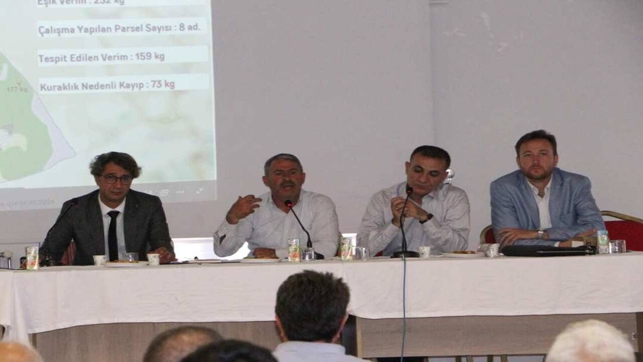 Yunak'lı çiftçiler TARSİM yetkililerinin de katıldığı bir toplantı düzenledi
