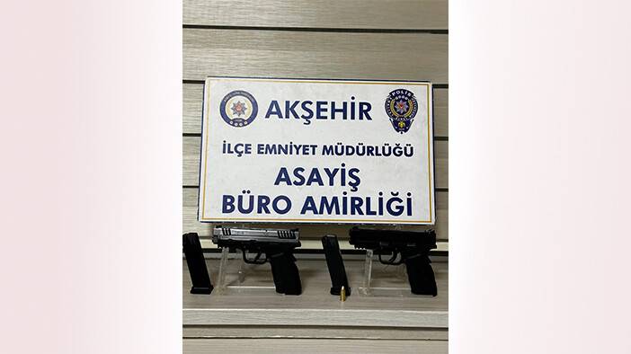 Araçta 2 ruhsatsız tabanca ele geçirildi