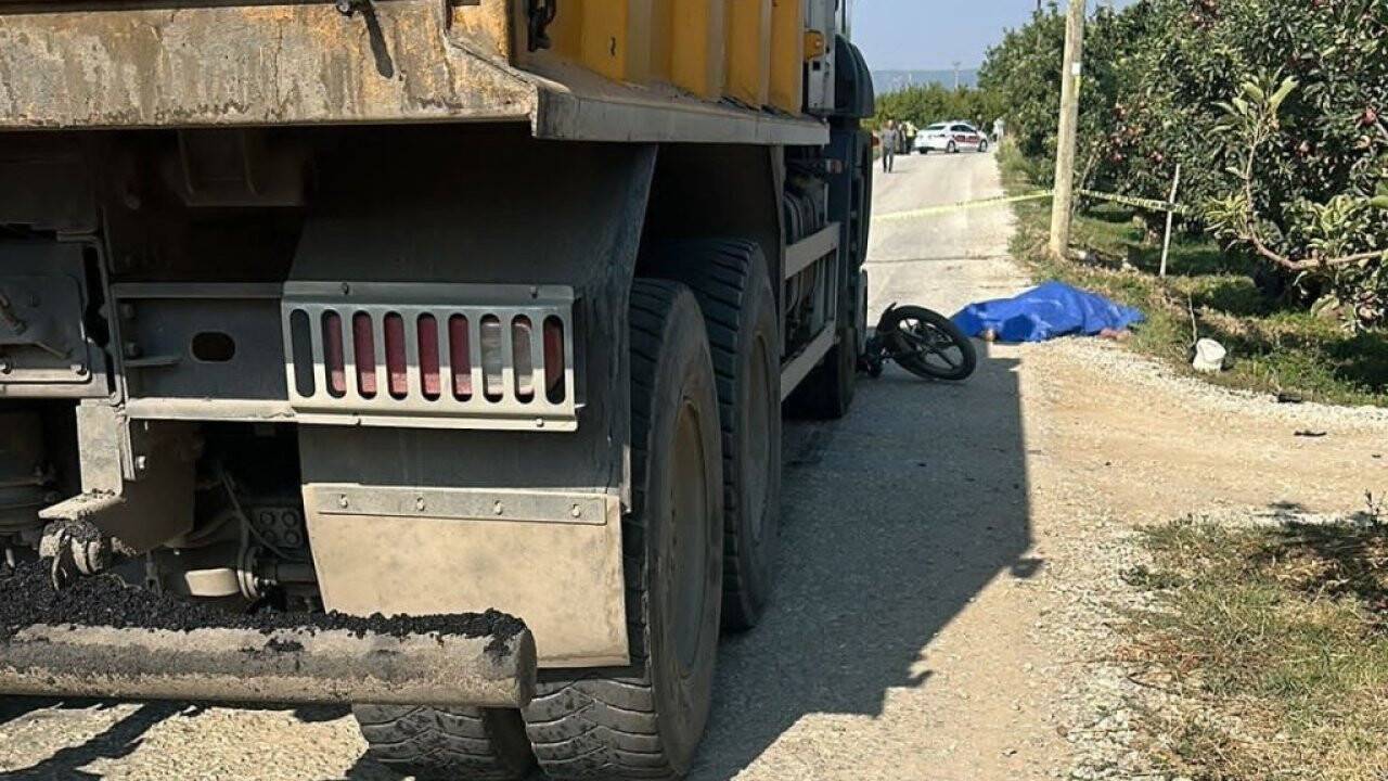 Hafriyat kamyonun motosiklete çarpması sonucu 1 kişi hayatını kaybetti